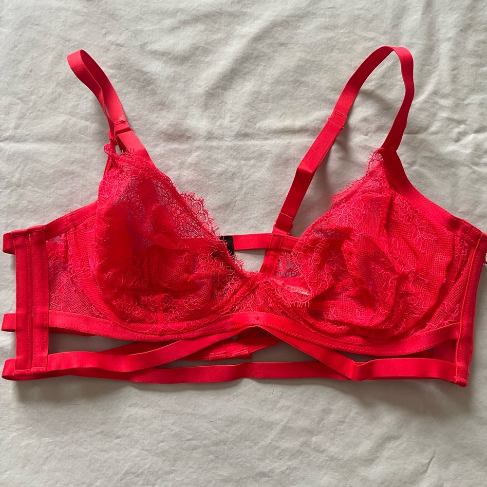Victoria's Secret Very Sexy Unlined Strappy Demi Bra NWOT 36C